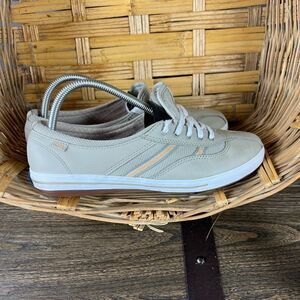 Keds. Beige low top sneakers. Size 9.5